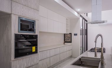 Residencia en Venta muy amplia, inteligente en Lomas del Mar