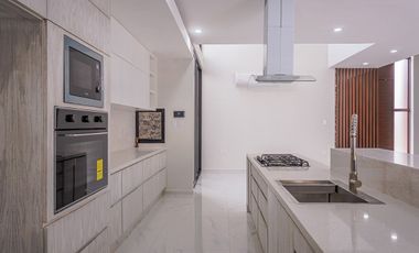 Residencia en Venta muy amplia, inteligente en Lomas del Mar