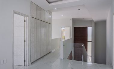 Residencia en Venta muy amplia, inteligente en Lomas del Mar