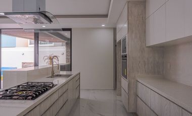 Residencia en Venta muy amplia, inteligente en Lomas del Mar