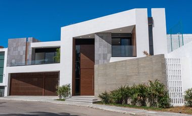 Residencia en Venta muy amplia, inteligente en Lomas del Mar