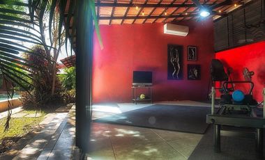 Hacienda-style house in Quintas Baspul, Mérida