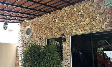 Hacienda-style house in Quintas Baspul, Mérida