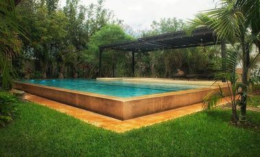 Hacienda-style house in Quintas Baspul, Mérida