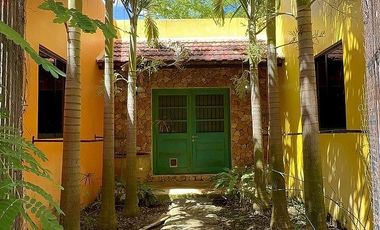 Hacienda-style house in Quintas Baspul, Mérida