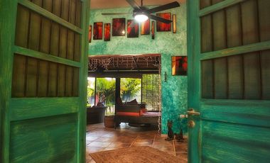 Hacienda-style house in Quintas Baspul, Mérida