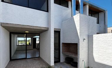 DEPARTAMENTO DUPLEX 2 DORM.COCHERA-PATIO-ESTRENAR