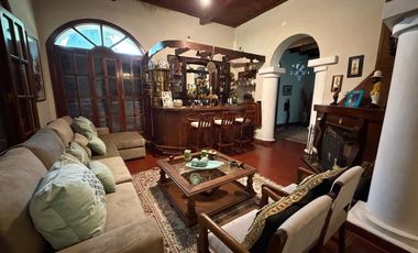 VENTA DE CASA EN ESQUINA CORRIENTES