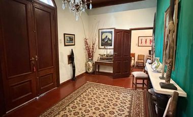 VENTA DE CASA EN ESQUINA CORRIENTES