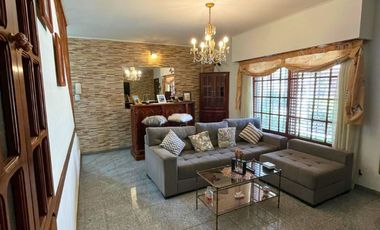 VENTA CASA 4 DORMITORIOS PATIO Y PILETA B. ALBERDI