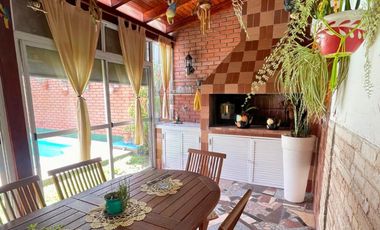VENTA CASA 4 DORMITORIOS PATIO Y PILETA B. ALBERDI