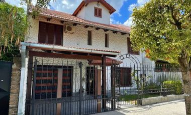 VENTA CASA 4 DORMITORIOS PATIO Y PILETA B. ALBERDI