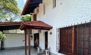 VENTA CASA 4 DORMITORIOS PATIO Y PILETA B. ALBERDI