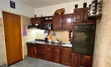 VENTA CASA 4 DORMITORIOS PATIO Y PILETA B. ALBERDI