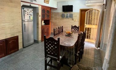 VENTA CASA 4 DORMITORIOS PATIO Y PILETA B. ALBERDI