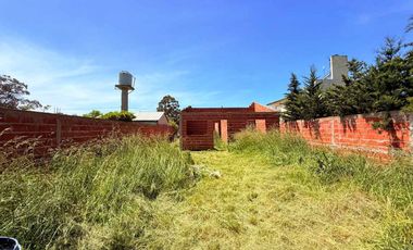 VENTA CASA A TERMINAR 4 AMB + QUINCHO - LOS LOBOS