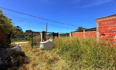 VENTA CASA A TERMINAR 4 AMB + QUINCHO - LOS LOBOS