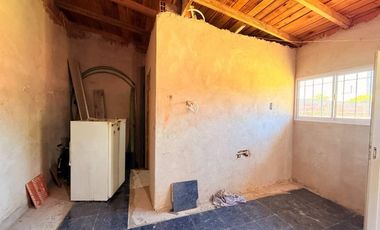 VENTA CASA A TERMINAR 4 AMB + QUINCHO - LOS LOBOS