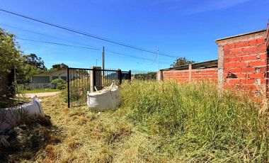 VENTA CASA A TERMINAR 4 AMB + QUINCHO - LOS LOBOS