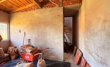 VENTA CASA A TERMINAR 4 AMB + QUINCHO - LOS LOBOS