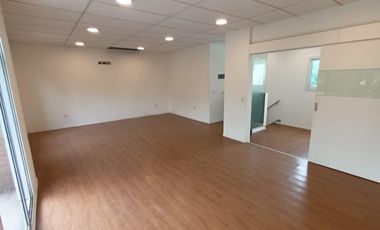 Oficina Comercial - Cerro De Las Rosas - Sobre calle Rafael Núñez - Una planta