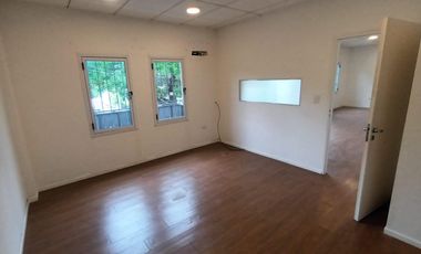 Oficina Comercial - Cerro De Las Rosas - Sobre calle Rafael Núñez - Una planta