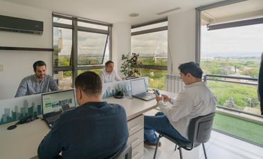 Oficina Comercial - Cerro De Las Rosas - Sobre calle Rafael Núñez - Una planta
