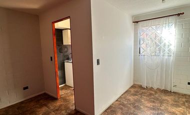 Casa en arriendo c/ estacionamiento en Peñablanca