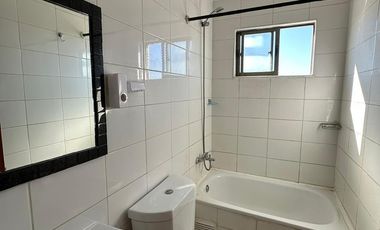 Casa en arriendo c/ estacionamiento en Peñablanca