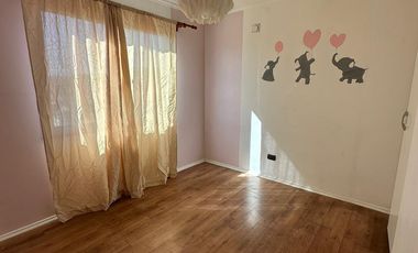 Casa en arriendo c/ estacionamiento en Peñablanca