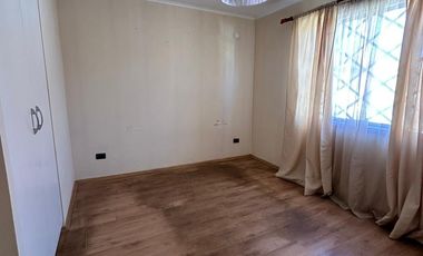 Casa en arriendo c/ estacionamiento en Peñablanca