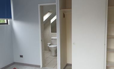 Casa en arriendo c/ estacionamiento en La Florida Alto