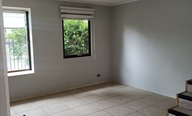 Casa en arriendo c/ estacionamiento en La Florida Alto