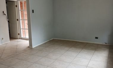 Casa en arriendo c/ estacionamiento en La Florida Alto