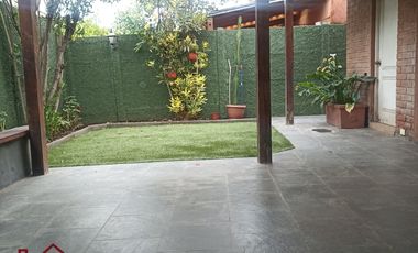 Casa en arriendo c/ estacionamiento en La Florida Alto