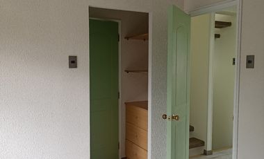 Casa en arriendo c/ estacionamiento en La Florida Alto
