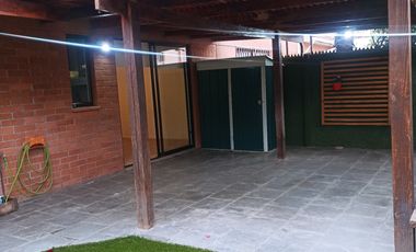 Casa en arriendo c/ estacionamiento en La Florida Alto
