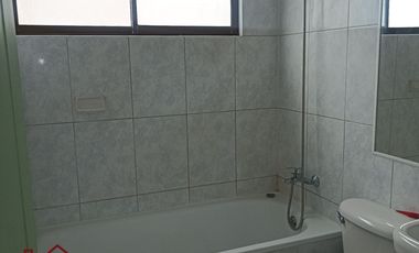 Casa en arriendo c/ estacionamiento en La Florida Alto