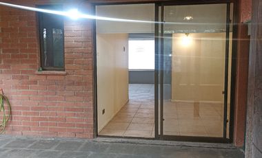 Casa en arriendo c/ estacionamiento en La Florida Alto