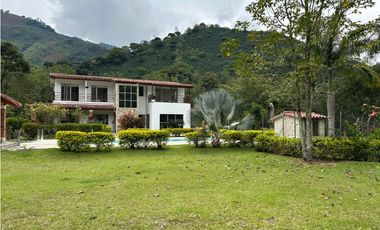 VENTA DE FINCA EN CIUDAD BOLIVAR SUROESTE ANTIOQUEÑO