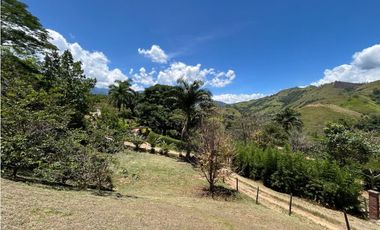 VENTA DE FINCA EN CIUDAD BOLIVAR SUROESTE DE ANTIOQUIA