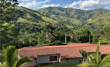 VENTA DE FINCA EN CIUDAD BOLIVAR SUROESTE DE ANTIOQUIA