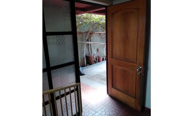 DESIERTO PROPIEDADES VENDE CASA DE 2 PISOS – VILLA SAN ANDRÉS