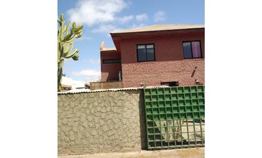 DESIERTO PROPIEDADES VENDE CASA DE 2 PISOS – VILLA SAN ANDRÉS
