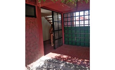 DESIERTO PROPIEDADES VENDE CASA DE 2 PISOS – VILLA SAN ANDRÉS