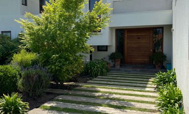 REQUINOA HERMOSA CASA EN CONDOMINIO LOS LIRIOS