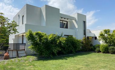 REQUINOA HERMOSA CASA EN CONDOMINIO LOS LIRIOS