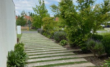REQUINOA HERMOSA CASA EN CONDOMINIO LOS LIRIOS