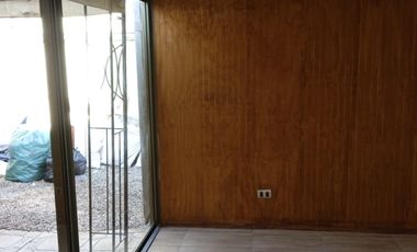 CASA 2 PISOS 3 DORMITORIOS 2 BAÑOS  ESTACIONAMIENTO PATIO