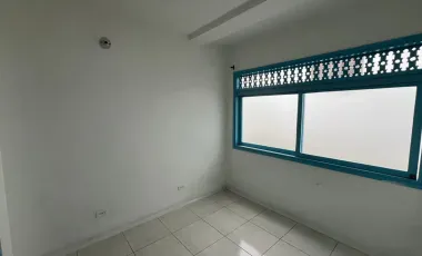 Arriendo oficinas primer piso en el parque principal de el retiro